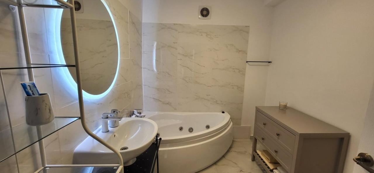 Cotroceni Accommodations Upstairs ブカレスト エクステリア 写真